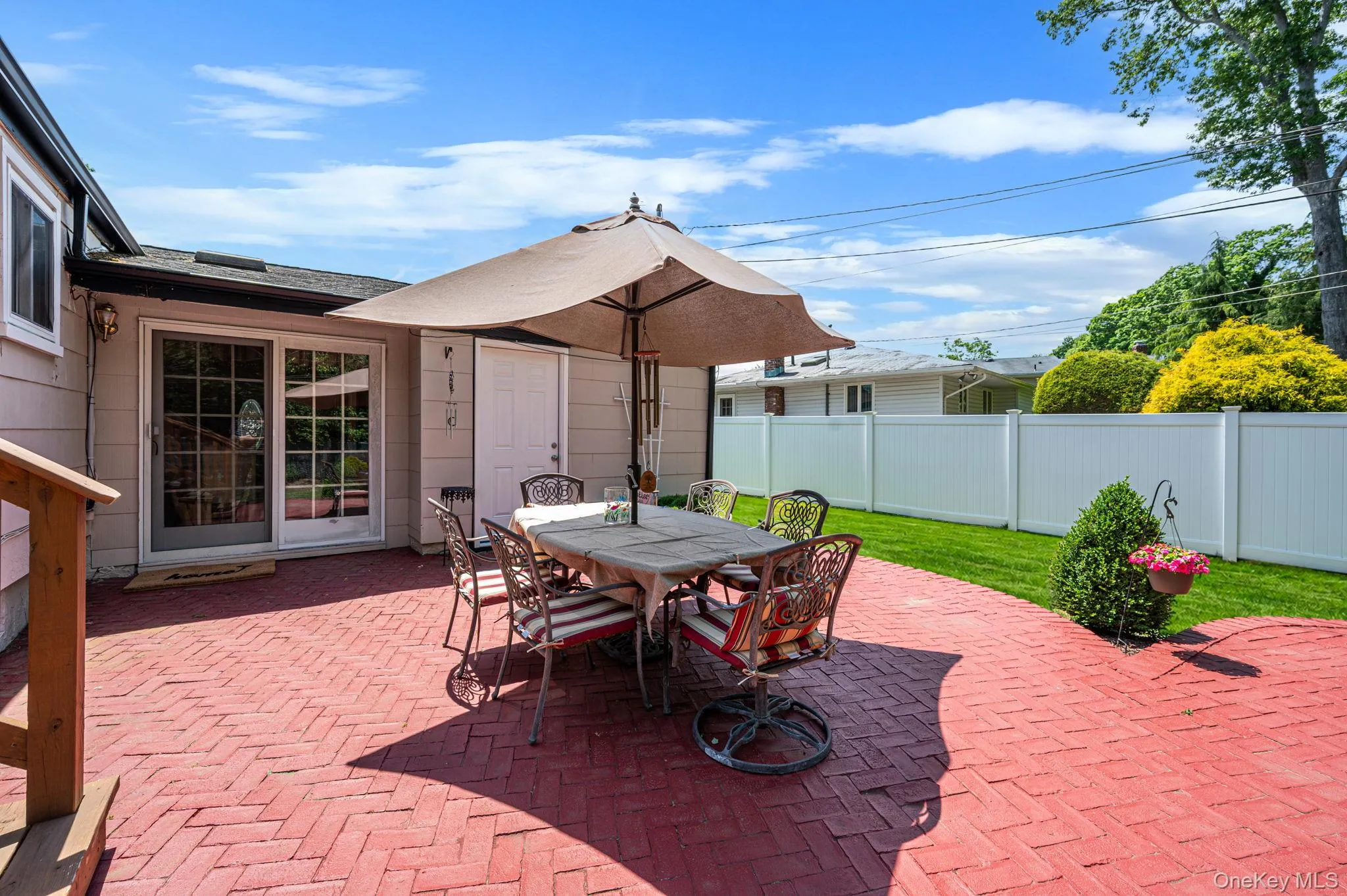 43 Dale Lane, Smithtown, NY, 3 Bedrooms Bedrooms, 5 Rooms Rooms,1 BathroomBathrooms,Residential,For Rent,Dale,0,1007779 43 Dale Lane, Smithtown, NY, 3 Bedrooms Bedrooms, 5 Rooms Rooms,1 BathroomBathrooms,Residential,For Rent,Dale,0,1007779