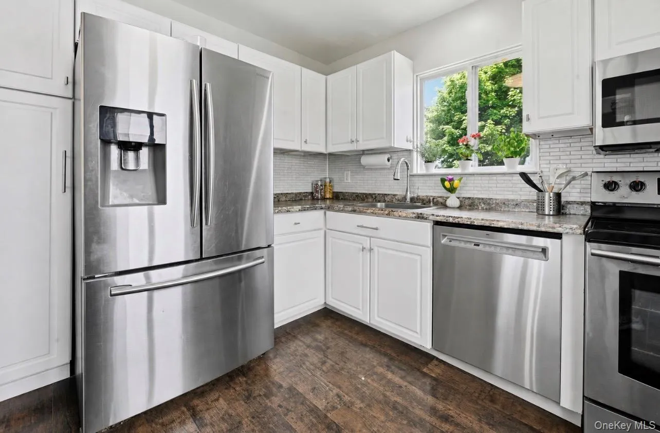 30 Mercury Avenue, Brookhaven, NY, 5 Bedrooms Bedrooms, 9 Rooms Rooms,2 BathroomsBathrooms,Residential,For Rent,Mercury,0,1007792 30 Mercury Avenue, Brookhaven, NY, 5 Bedrooms Bedrooms, 9 Rooms Rooms,2 BathroomsBathrooms,Residential,For Rent,Mercury,0,1007792