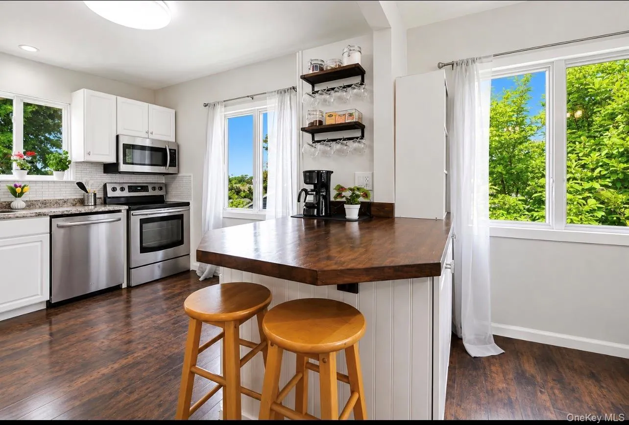 30 Mercury Avenue, Brookhaven, NY, 5 Bedrooms Bedrooms, 9 Rooms Rooms,2 BathroomsBathrooms,Residential,For Rent,Mercury,0,1007792 30 Mercury Avenue, Brookhaven, NY, 5 Bedrooms Bedrooms, 9 Rooms Rooms,2 BathroomsBathrooms,Residential,For Rent,Mercury,0,1007792