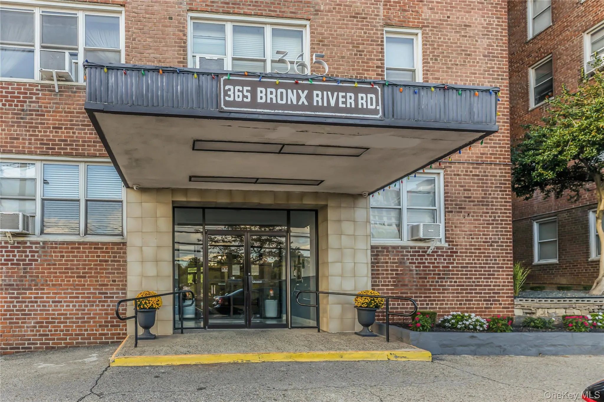 365 Bronx River Road, Yonkers, NY, 2 Rooms Rooms,1 BathroomBathrooms,Residential,For Rent,Bronx River,0,1007798 365 Bronx River Road, Yonkers, NY, 2 Rooms Rooms,1 BathroomBathrooms,Residential,For Rent,Bronx River,0,1007798