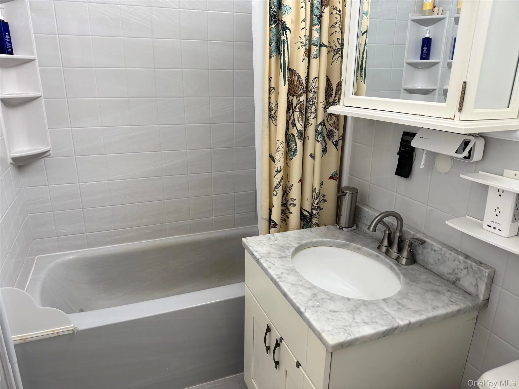 175 Maple Avenue, North Hempstead, NY, 1 Bedroom Bedrooms, 4 Rooms Rooms,1 BathroomBathrooms,Residential Lease,For Rent,Maple,0,1007801 175 Maple Avenue, North Hempstead, NY, 1 Bedroom Bedrooms, 4 Rooms Rooms,1 BathroomBathrooms,Residential Lease,For Rent,Maple,0,1007801