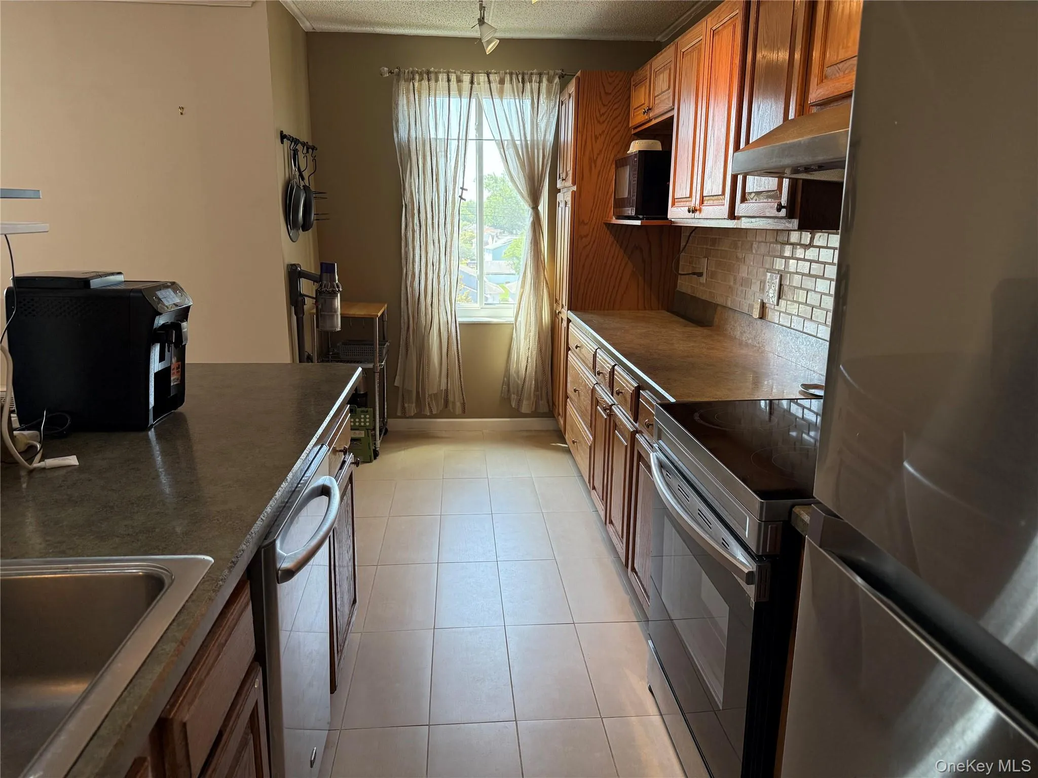 175 Maple Avenue, North Hempstead, NY, 1 Bedroom Bedrooms, 4 Rooms Rooms,1 BathroomBathrooms,Residential Lease,For Rent,Maple,0,1007801 175 Maple Avenue, North Hempstead, NY, 1 Bedroom Bedrooms, 4 Rooms Rooms,1 BathroomBathrooms,Residential Lease,For Rent,Maple,0,1007801
