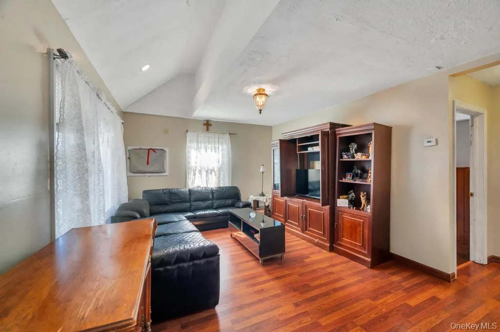 156 Shelter Lane, Hempstead, NY, 4 Bedrooms Bedrooms, 10 Rooms Rooms,2 BathroomsBathrooms,Residential,For Rent,Shelter,0,1007803 156 Shelter Lane, Hempstead, NY, 4 Bedrooms Bedrooms, 10 Rooms Rooms,2 BathroomsBathrooms,Residential,For Rent,Shelter,0,1007803