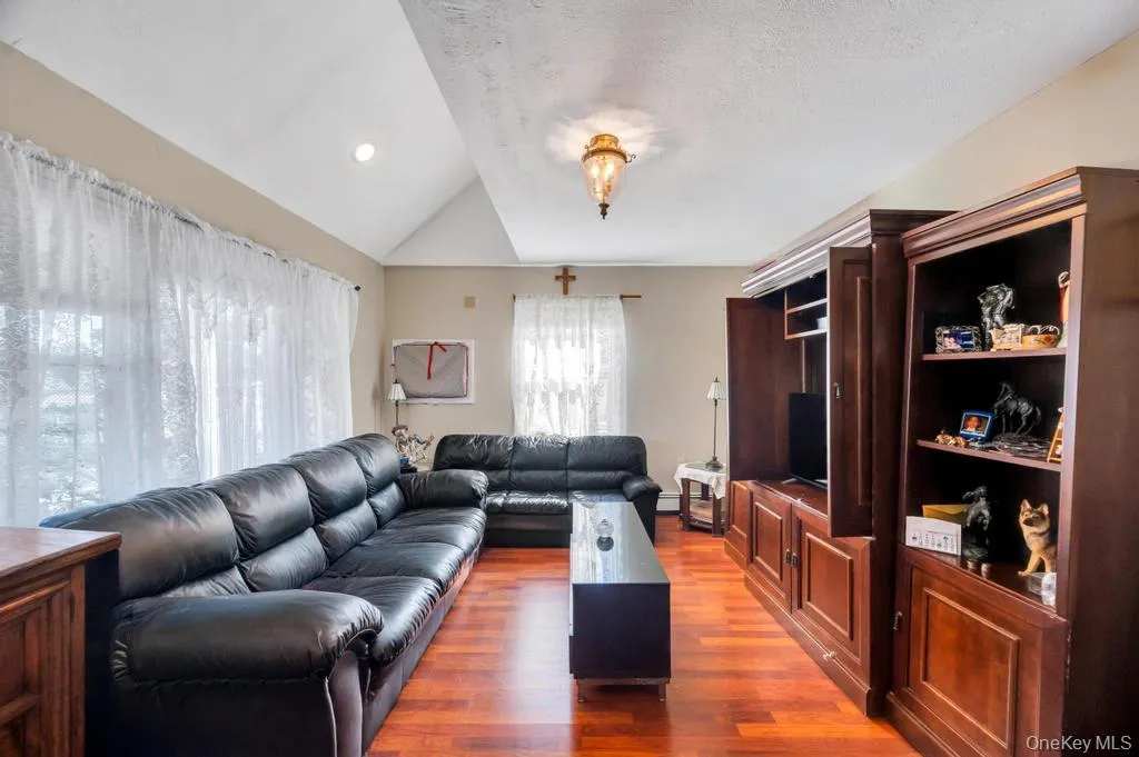 156 Shelter Lane, Hempstead, NY, 4 Bedrooms Bedrooms, 10 Rooms Rooms,2 BathroomsBathrooms,Residential,For Rent,Shelter,0,1007803 156 Shelter Lane, Hempstead, NY, 4 Bedrooms Bedrooms, 10 Rooms Rooms,2 BathroomsBathrooms,Residential,For Rent,Shelter,0,1007803