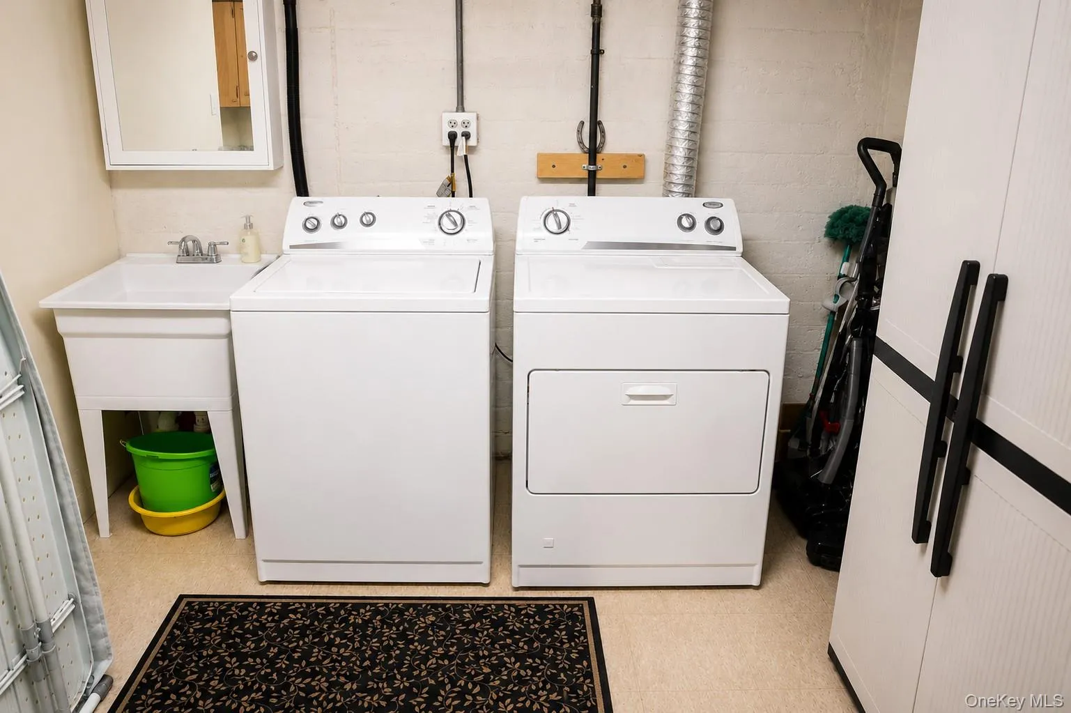 13 Gerald Avenue, Oyster Bay, NY, 4 Bedrooms Bedrooms, 6 Rooms Rooms,1 BathroomBathrooms,Residential,For Rent,Gerald,0,1007812 13 Gerald Avenue, Oyster Bay, NY, 4 Bedrooms Bedrooms, 6 Rooms Rooms,1 BathroomBathrooms,Residential,For Rent,Gerald,0,1007812