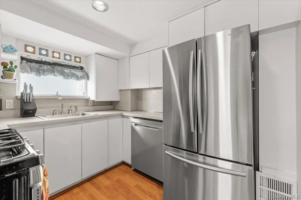 Eat in Kitchen with Updated Appliances Eat in Kitchen with Updated Appliances