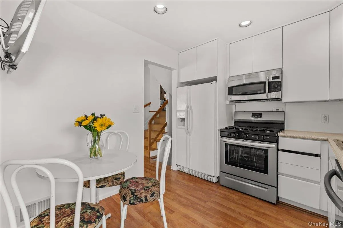 Eat In Kitchen Shows in the background the Stairs up to Bedrooms or Down to 2nd Living Room and MORE Eat In Kitchen Shows in the background the Stairs up to Bedrooms or Down to 2nd Living Room and MORE