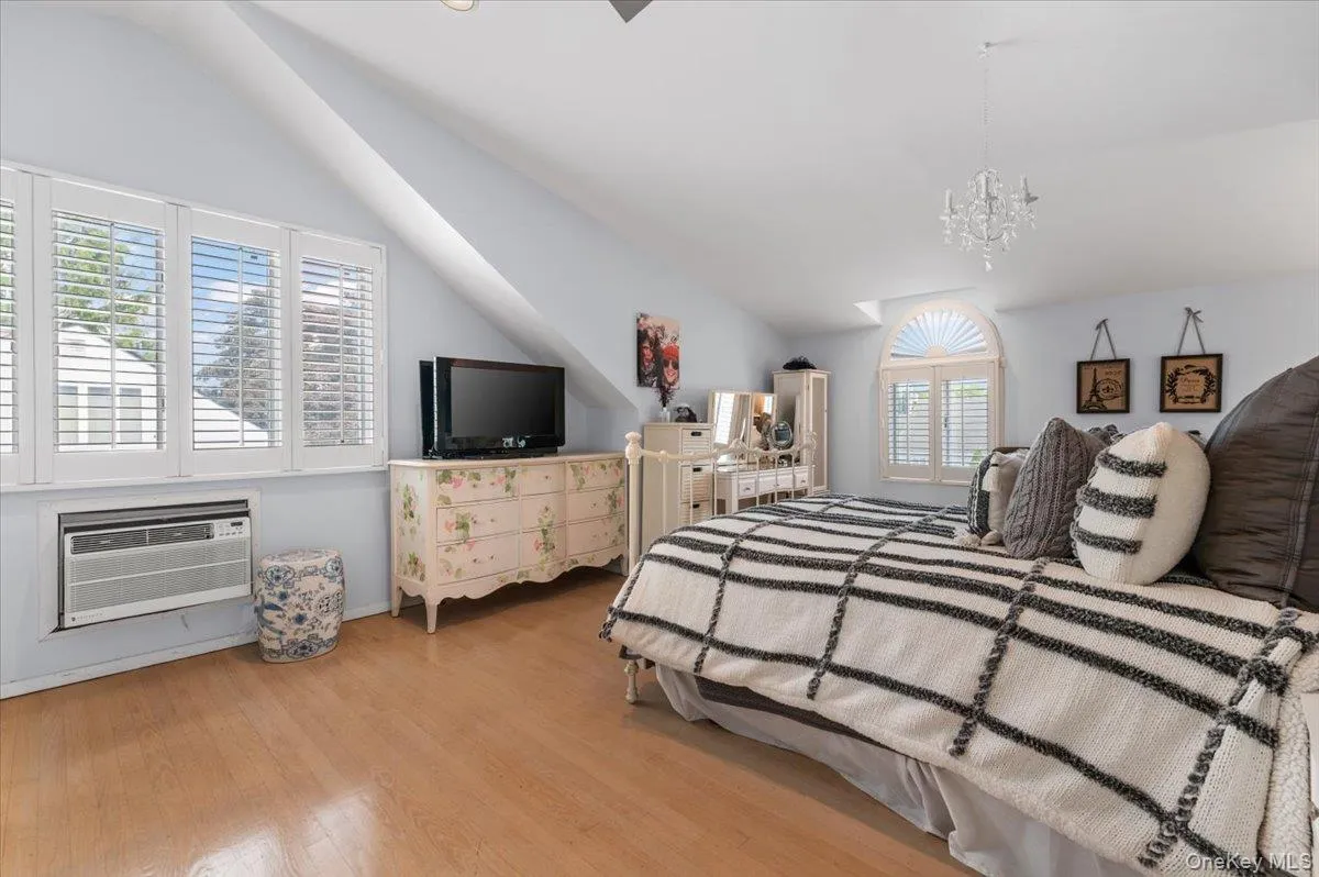 3rd Bedroom SPACIOUS Laminate Floors with Closets plus Free Standing Wardrobe 3rd Bedroom SPACIOUS Laminate Floors with Closets plus Free Standing Wardrobe