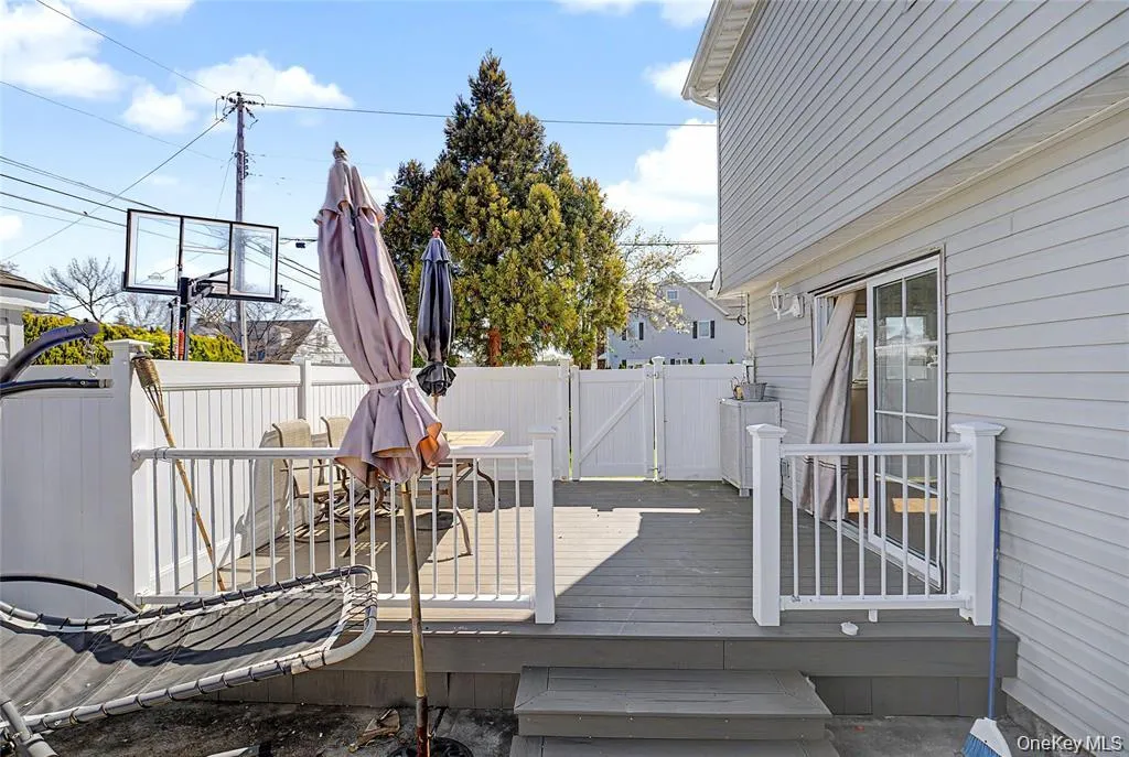253 Devonshire Drive, North Hempstead, NY, 5 Bedrooms Bedrooms, 10 Rooms Rooms,3 BathroomsBathrooms,Residential,For Rent,Devonshire,0,1007832 253 Devonshire Drive, North Hempstead, NY, 5 Bedrooms Bedrooms, 10 Rooms Rooms,3 BathroomsBathrooms,Residential,For Rent,Devonshire,0,1007832