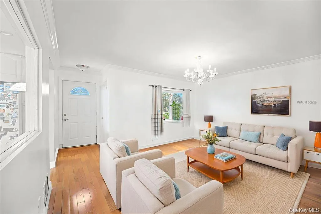 253 Devonshire Drive, North Hempstead, NY, 5 Bedrooms Bedrooms, 10 Rooms Rooms,3 BathroomsBathrooms,Residential,For Rent,Devonshire,0,1007832 253 Devonshire Drive, North Hempstead, NY, 5 Bedrooms Bedrooms, 10 Rooms Rooms,3 BathroomsBathrooms,Residential,For Rent,Devonshire,0,1007832