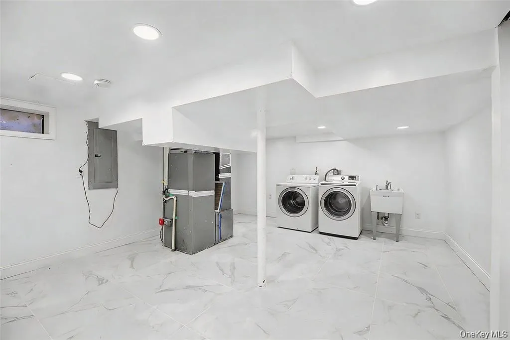 253 Devonshire Drive, North Hempstead, NY, 5 Bedrooms Bedrooms, 10 Rooms Rooms,3 BathroomsBathrooms,Residential,For Rent,Devonshire,0,1007832 253 Devonshire Drive, North Hempstead, NY, 5 Bedrooms Bedrooms, 10 Rooms Rooms,3 BathroomsBathrooms,Residential,For Rent,Devonshire,0,1007832