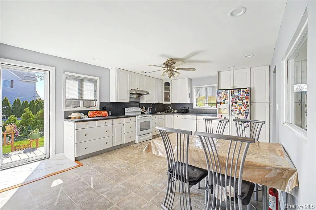 253 Devonshire Drive, North Hempstead, NY, 5 Bedrooms Bedrooms, 10 Rooms Rooms,3 BathroomsBathrooms,Residential,For Rent,Devonshire,0,1007832 253 Devonshire Drive, North Hempstead, NY, 5 Bedrooms Bedrooms, 10 Rooms Rooms,3 BathroomsBathrooms,Residential,For Rent,Devonshire,0,1007832