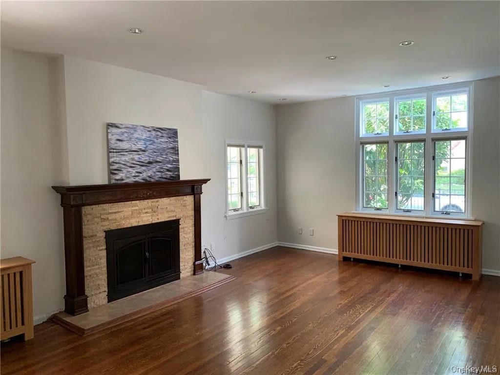 18 Chestnut Avenue, Pelham, NY, 4 Bedrooms Bedrooms, 8 Rooms Rooms,2 BathroomsBathrooms,Residential Lease,For Rent,Chestnut,0,1007836 18 Chestnut Avenue, Pelham, NY, 4 Bedrooms Bedrooms, 8 Rooms Rooms,2 BathroomsBathrooms,Residential Lease,For Rent,Chestnut,0,1007836