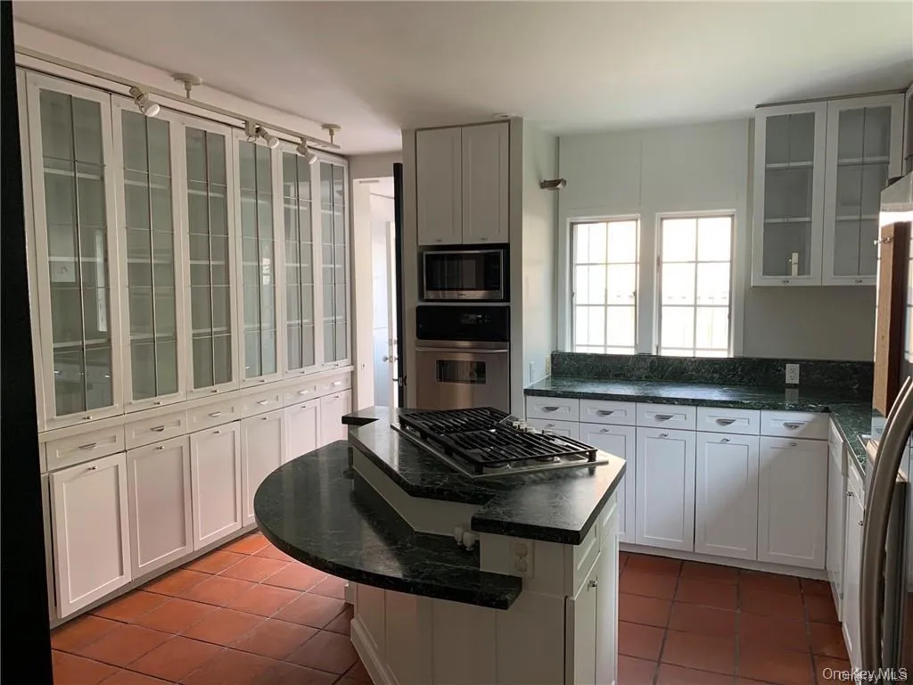 18 Chestnut Avenue, Pelham, NY, 4 Bedrooms Bedrooms, 8 Rooms Rooms,2 BathroomsBathrooms,Residential Lease,For Rent,Chestnut,0,1007836 18 Chestnut Avenue, Pelham, NY, 4 Bedrooms Bedrooms, 8 Rooms Rooms,2 BathroomsBathrooms,Residential Lease,For Rent,Chestnut,0,1007836
