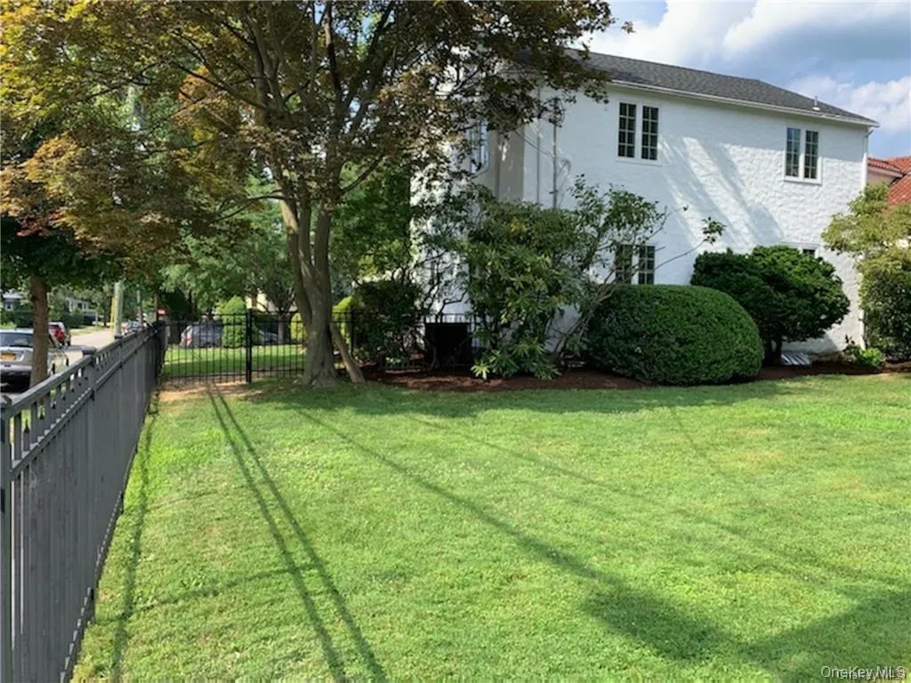 18 Chestnut Avenue, Pelham, NY, 4 Bedrooms Bedrooms, 8 Rooms Rooms,2 BathroomsBathrooms,Residential Lease,For Rent,Chestnut,0,1007836 18 Chestnut Avenue, Pelham, NY, 4 Bedrooms Bedrooms, 8 Rooms Rooms,2 BathroomsBathrooms,Residential Lease,For Rent,Chestnut,0,1007836