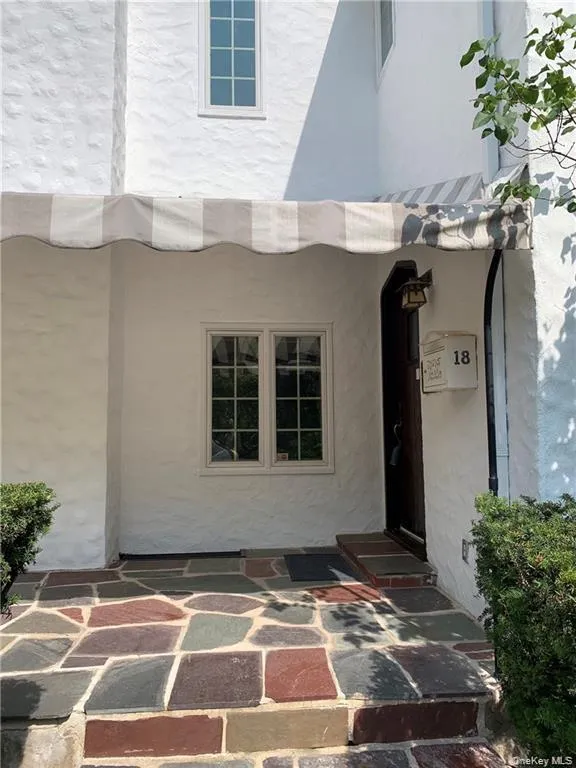 18 Chestnut Avenue, Pelham, NY, 4 Bedrooms Bedrooms, 8 Rooms Rooms,2 BathroomsBathrooms,Residential Lease,For Rent,Chestnut,0,1007836 18 Chestnut Avenue, Pelham, NY, 4 Bedrooms Bedrooms, 8 Rooms Rooms,2 BathroomsBathrooms,Residential Lease,For Rent,Chestnut,0,1007836