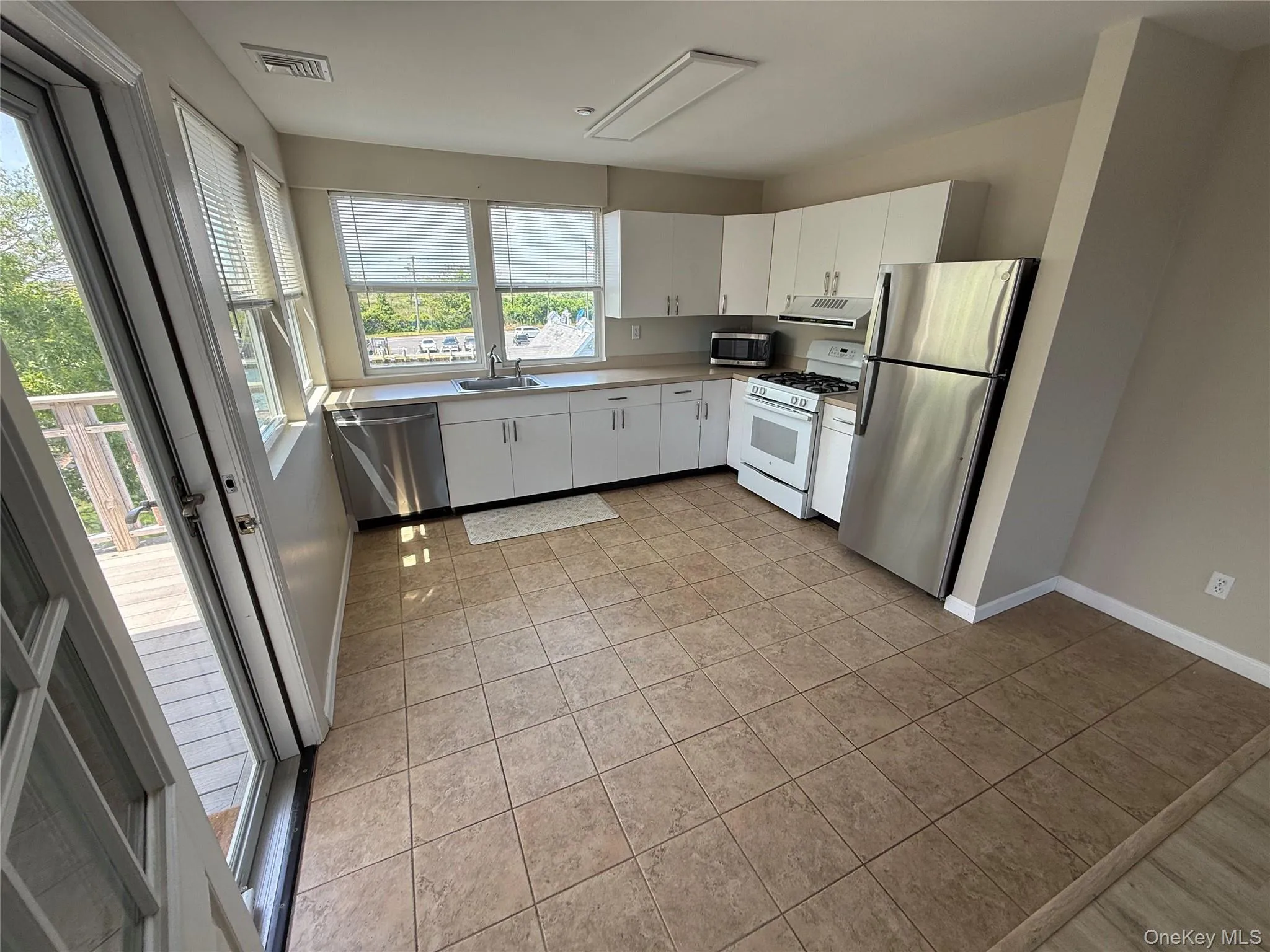 32 Sheridan Road, Babylon, NY, 2 Bedrooms Bedrooms, 4 Rooms Rooms,1 BathroomBathrooms,Residential Lease,For Rent,Sheridan,0,1007837 32 Sheridan Road, Babylon, NY, 2 Bedrooms Bedrooms, 4 Rooms Rooms,1 BathroomBathrooms,Residential Lease,For Rent,Sheridan,0,1007837