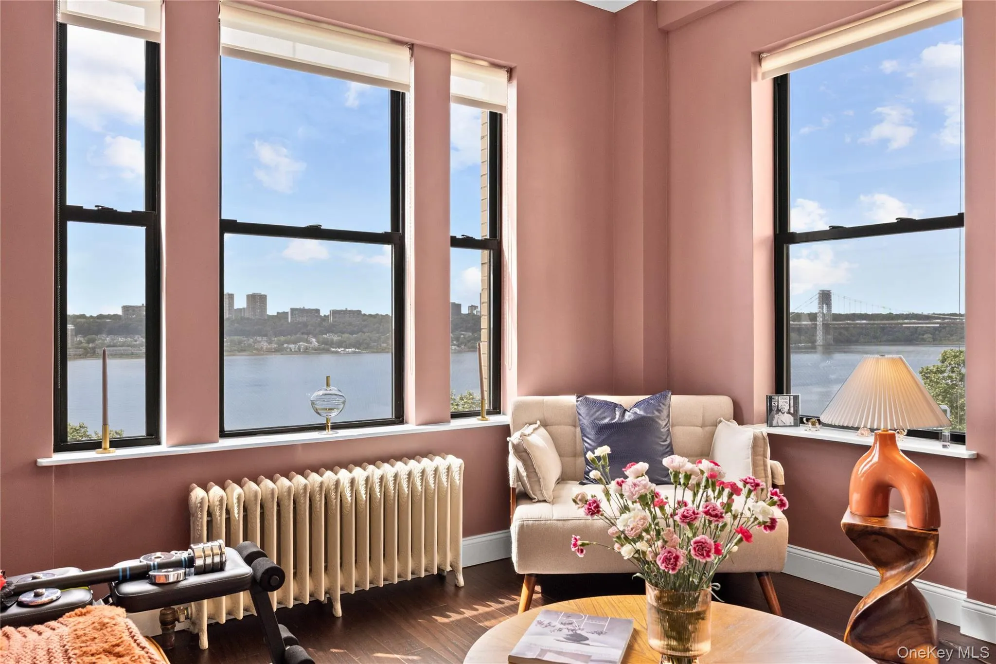 Bright and airy wth river views Bright and airy wth river views