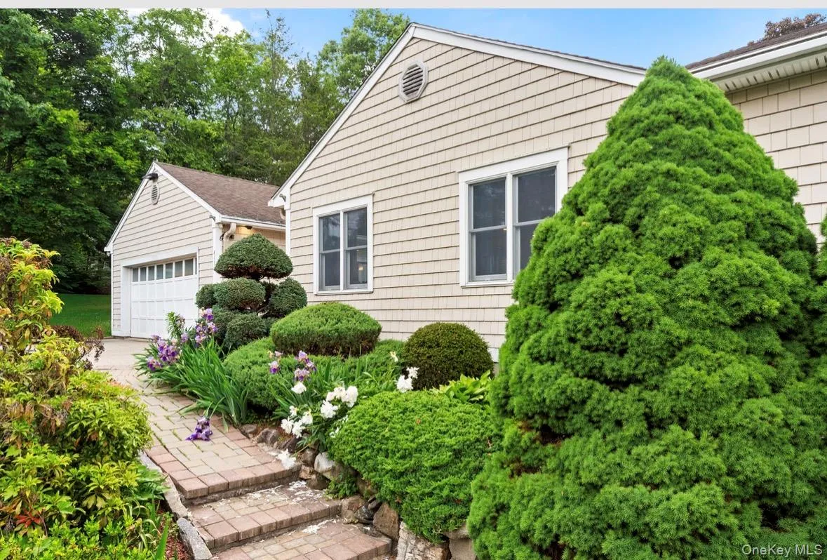411 Chelsea Road, Greenburgh, NY, 4 Bedrooms Bedrooms, 8 Rooms Rooms,2 BathroomsBathrooms,Residential,For Rent,Chelsea,0,1007841 411 Chelsea Road, Greenburgh, NY, 4 Bedrooms Bedrooms, 8 Rooms Rooms,2 BathroomsBathrooms,Residential,For Rent,Chelsea,0,1007841