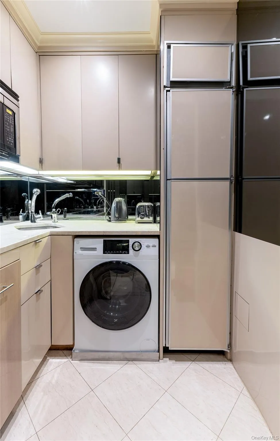 160 Central Park, New York, NY, 1 Bedroom Bedrooms, 2 Rooms Rooms,1 BathroomBathrooms,Residential,For Rent,Central,0,1007850 160 Central Park, New York, NY, 1 Bedroom Bedrooms, 2 Rooms Rooms,1 BathroomBathrooms,Residential,For Rent,Central,0,1007850
