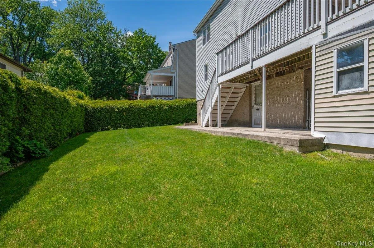 Flat, private yard Flat, private yard
