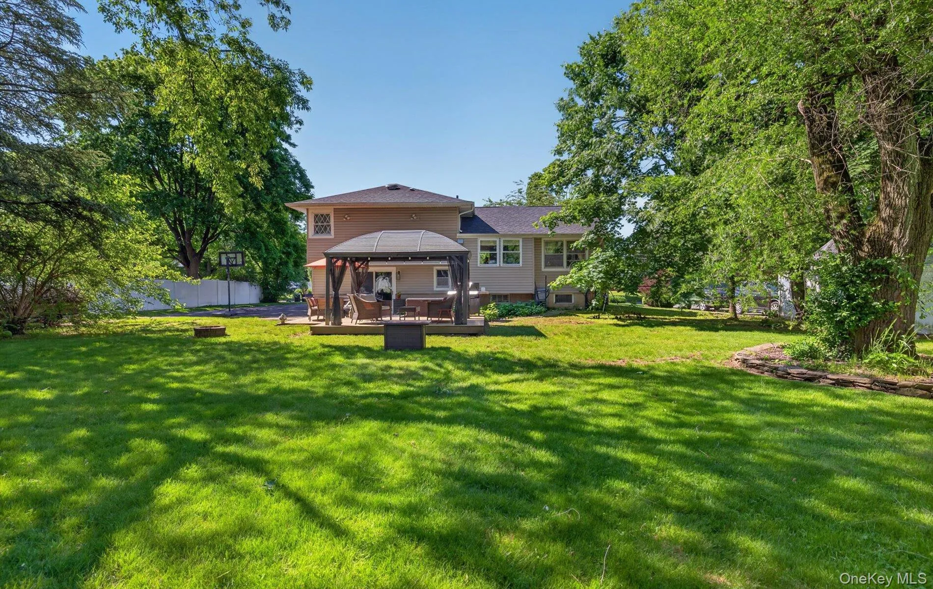 Incredible/ Huge/Flat Backyard Incredible/ Huge/Flat Backyard