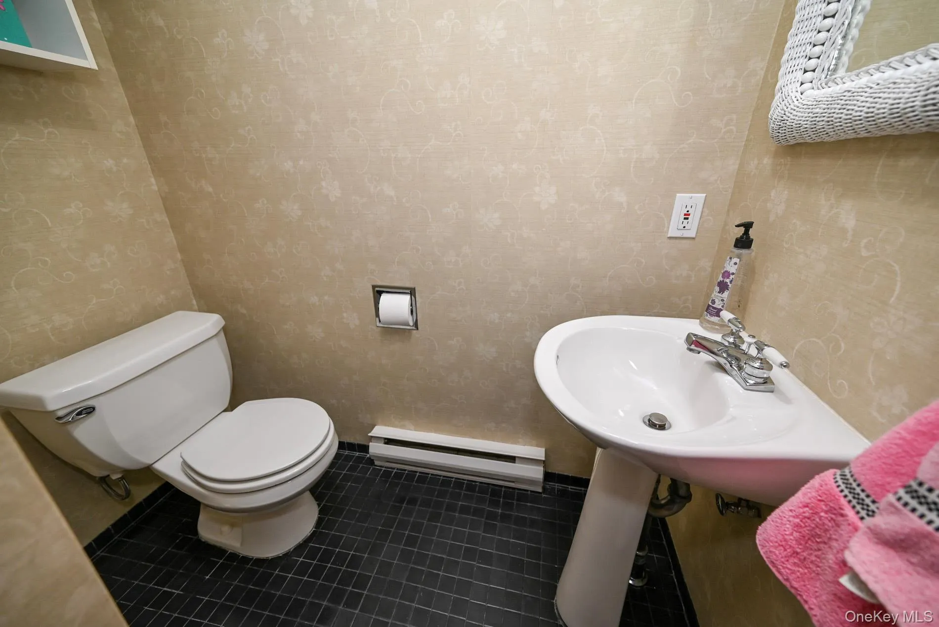 1006 Glen Drive, Hempstead, NY, 4 Bedrooms Bedrooms, 10 Rooms Rooms,2 BathroomsBathrooms,Residential,For Rent,Glen,0,1007855 1006 Glen Drive, Hempstead, NY, 4 Bedrooms Bedrooms, 10 Rooms Rooms,2 BathroomsBathrooms,Residential,For Rent,Glen,0,1007855