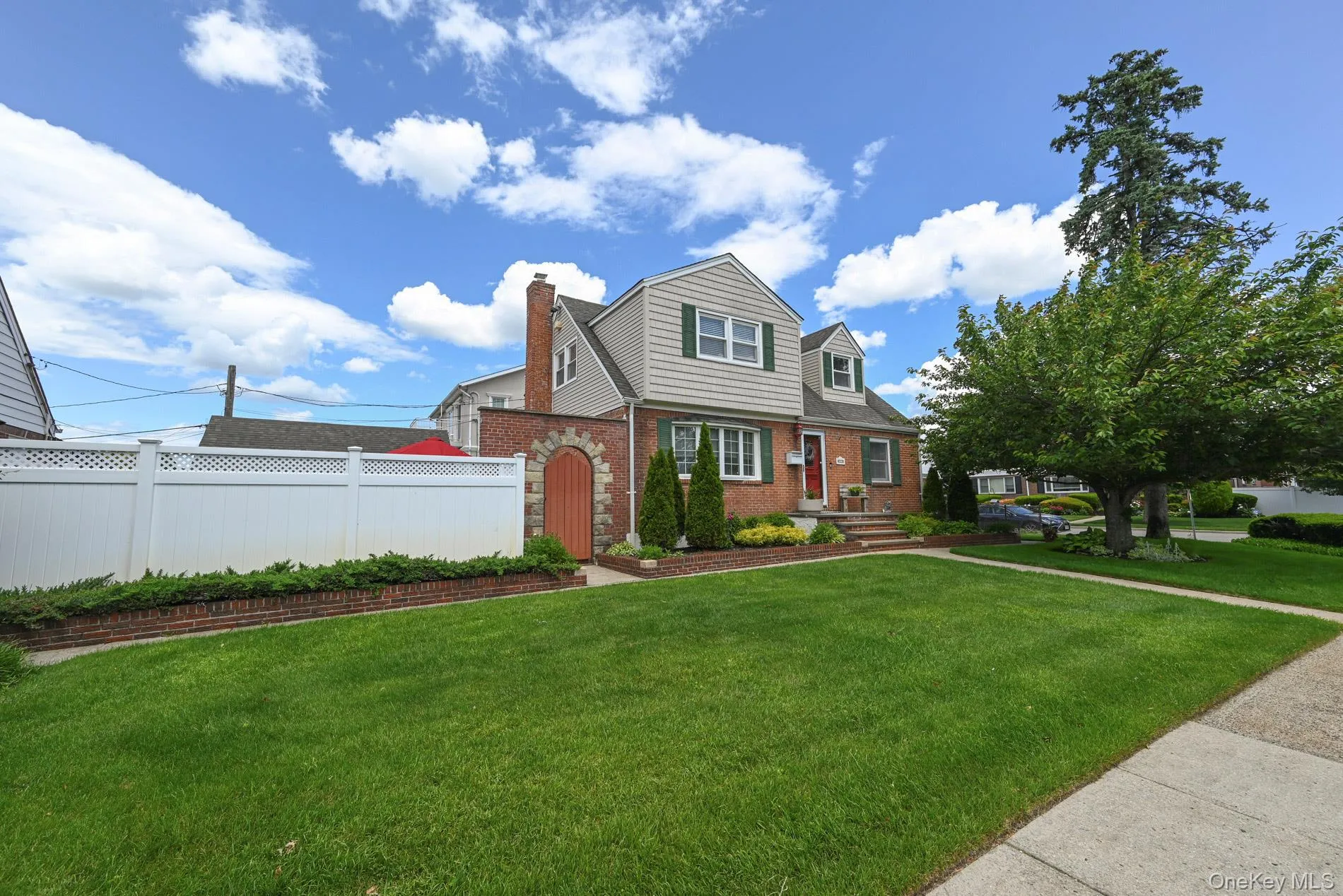 1006 Glen Drive, Hempstead, NY, 4 Bedrooms Bedrooms, 10 Rooms Rooms,2 BathroomsBathrooms,Residential,For Rent,Glen,0,1007855 1006 Glen Drive, Hempstead, NY, 4 Bedrooms Bedrooms, 10 Rooms Rooms,2 BathroomsBathrooms,Residential,For Rent,Glen,0,1007855