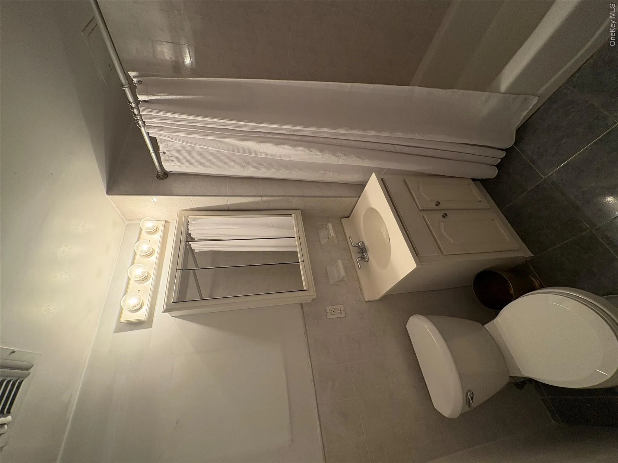 270 Devoe Street, New York, NY, 1 Bedroom Bedrooms, 4 Rooms Rooms,1 BathroomBathrooms,Residential Lease,For Rent,Devoe,0,1007857 270 Devoe Street, New York, NY, 1 Bedroom Bedrooms, 4 Rooms Rooms,1 BathroomBathrooms,Residential Lease,For Rent,Devoe,0,1007857