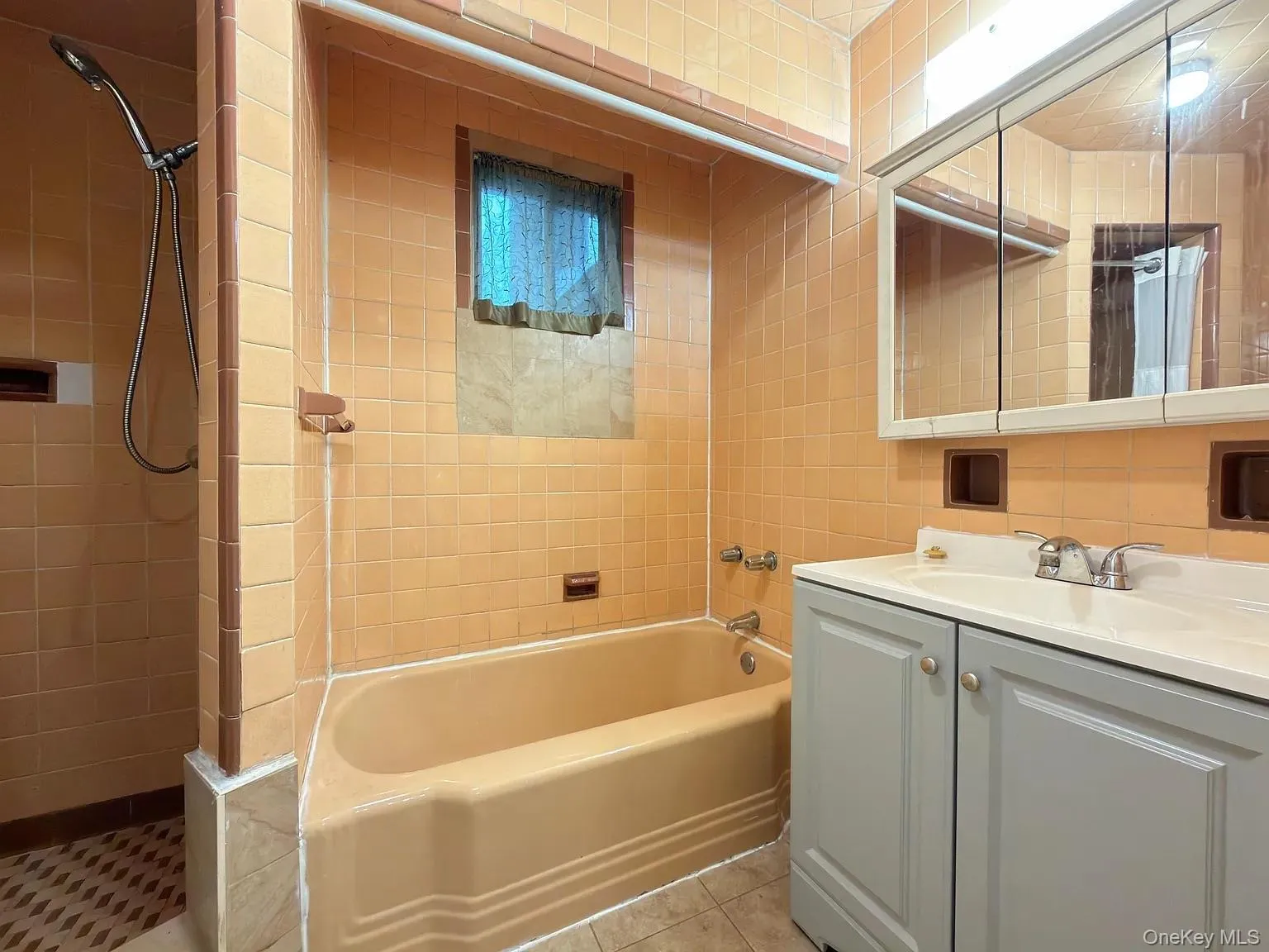 18 Bedford Avenue, Thompson, NY, 3 Bedrooms Bedrooms, 6 Rooms Rooms,1 BathroomBathrooms,Residential Lease,For Rent,Bedford,0,1007866 18 Bedford Avenue, Thompson, NY, 3 Bedrooms Bedrooms, 6 Rooms Rooms,1 BathroomBathrooms,Residential Lease,For Rent,Bedford,0,1007866