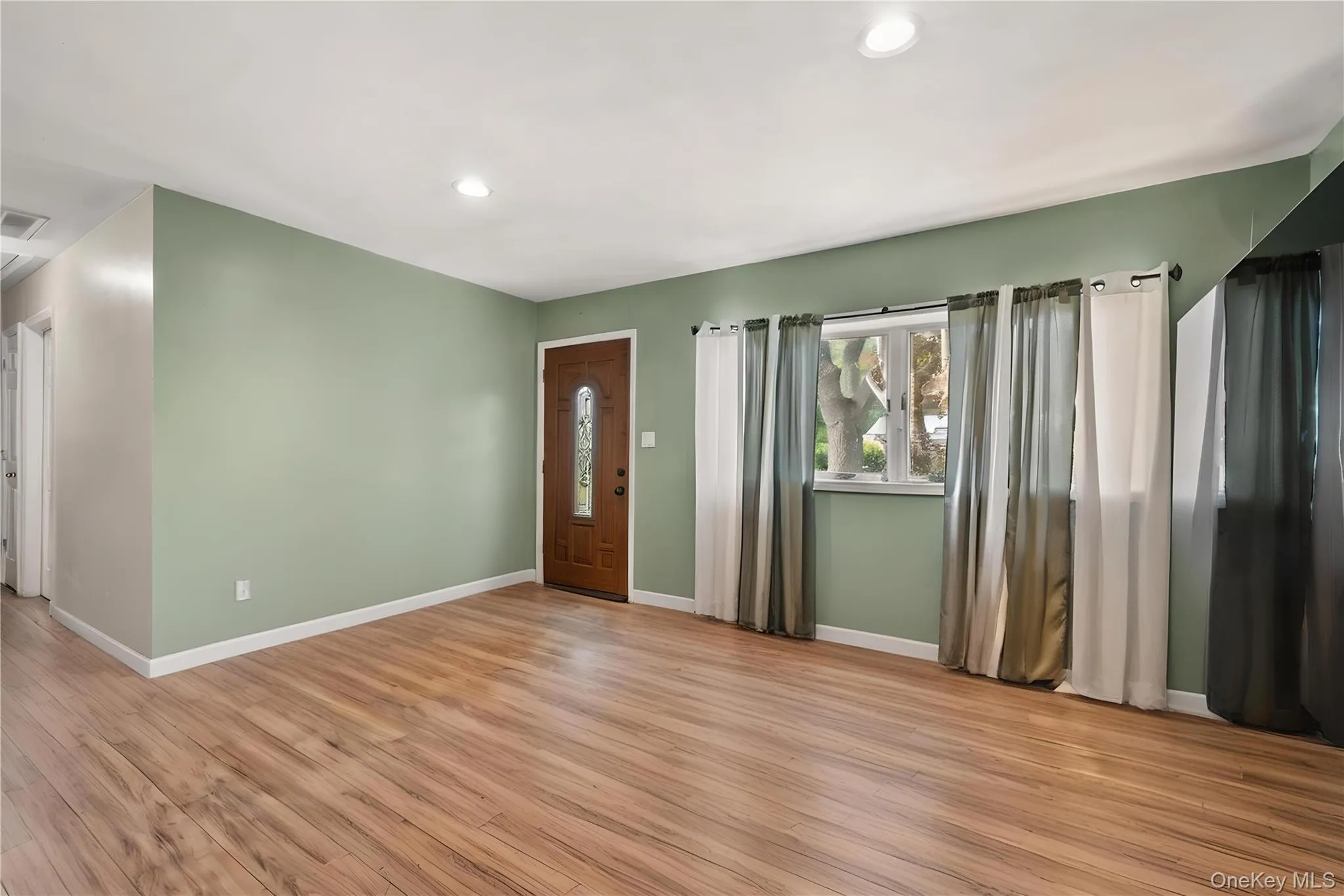 70 Lakeland Street, Islip, NY, 3 Bedrooms Bedrooms, 6 Rooms Rooms,1 BathroomBathrooms,Residential,For Rent,Lakeland,0,1007871 70 Lakeland Street, Islip, NY, 3 Bedrooms Bedrooms, 6 Rooms Rooms,1 BathroomBathrooms,Residential,For Rent,Lakeland,0,1007871