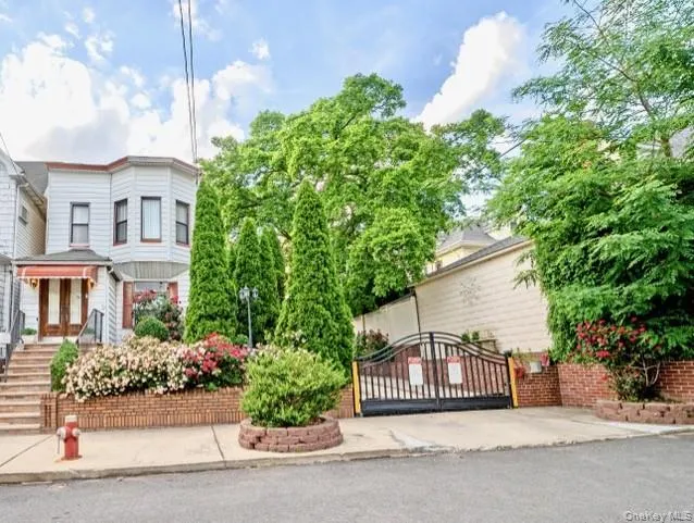 8019 85th Road, New York, NY, 4 Bedrooms Bedrooms, 9 Rooms Rooms,2 BathroomsBathrooms,Residential,For Rent,85th,0,1007892 8019 85th Road, New York, NY, 4 Bedrooms Bedrooms, 9 Rooms Rooms,2 BathroomsBathrooms,Residential,For Rent,85th,0,1007892