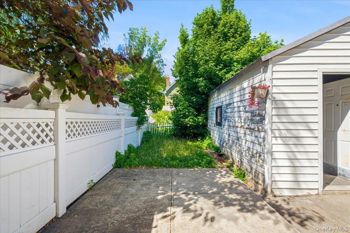 69-51 Manse Street, New York, NY, 3 Bedrooms Bedrooms, 10 Rooms Rooms,2 BathroomsBathrooms,Residential Lease,For Rent,Manse,0,1007893 69-51 Manse Street, New York, NY, 3 Bedrooms Bedrooms, 10 Rooms Rooms,2 BathroomsBathrooms,Residential Lease,For Rent,Manse,0,1007893