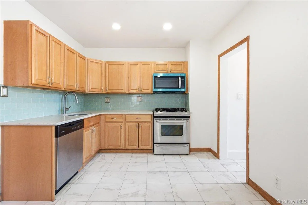 69-51 Manse Street, New York, NY, 3 Bedrooms Bedrooms, 10 Rooms Rooms,2 BathroomsBathrooms,Residential Lease,For Rent,Manse,0,1007893 69-51 Manse Street, New York, NY, 3 Bedrooms Bedrooms, 10 Rooms Rooms,2 BathroomsBathrooms,Residential Lease,For Rent,Manse,0,1007893