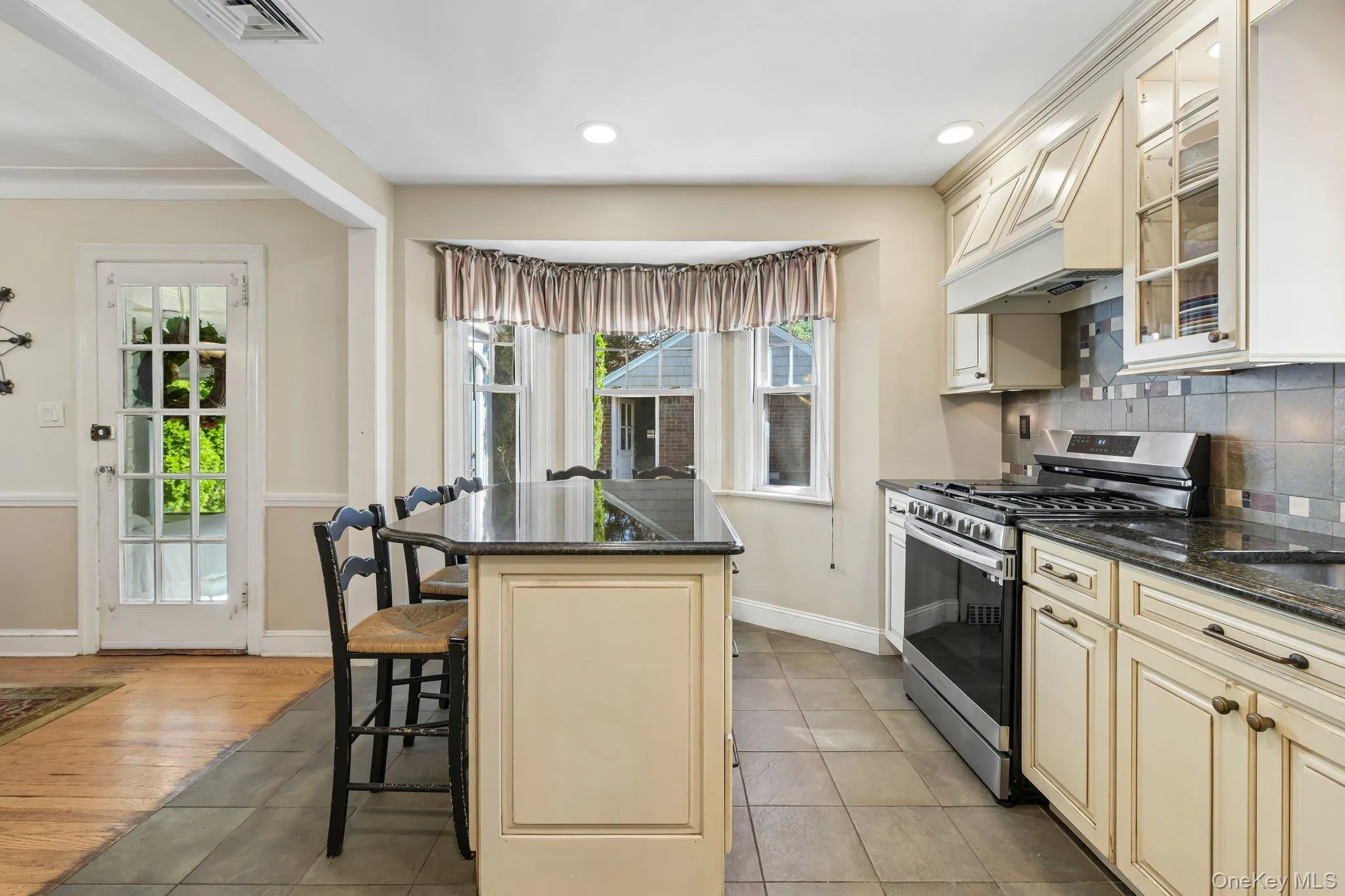 131 Floral Parkway, Hempstead, NY, 3 Bedrooms Bedrooms, 6 Rooms Rooms,2 BathroomsBathrooms,Residential,For Rent,Floral,0,1007896 131 Floral Parkway, Hempstead, NY, 3 Bedrooms Bedrooms, 6 Rooms Rooms,2 BathroomsBathrooms,Residential,For Rent,Floral,0,1007896