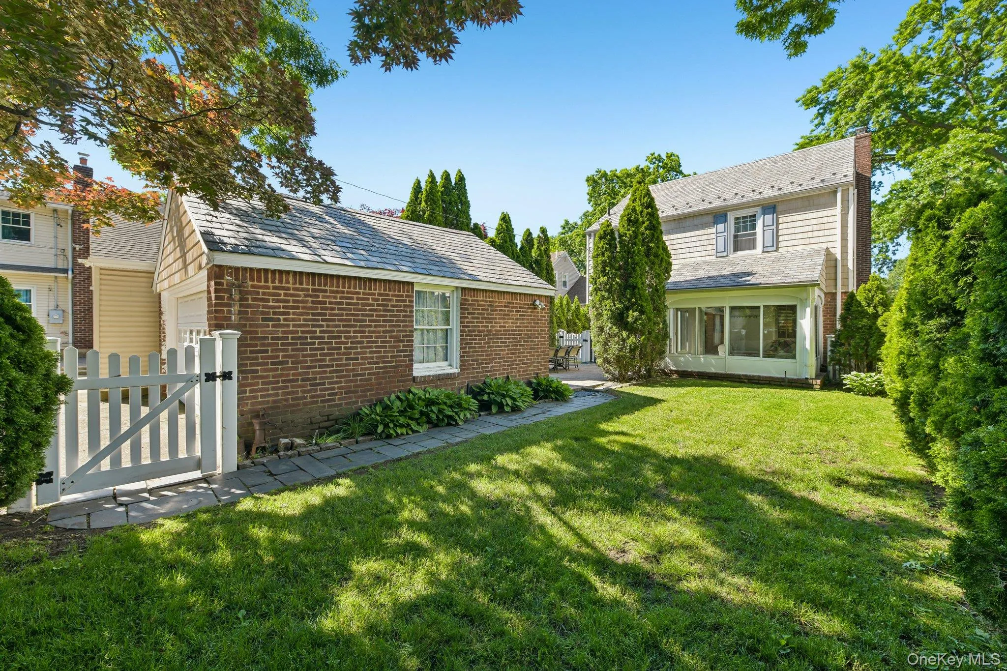 131 Floral Parkway, Hempstead, NY, 3 Bedrooms Bedrooms, 6 Rooms Rooms,2 BathroomsBathrooms,Residential,For Rent,Floral,0,1007896 131 Floral Parkway, Hempstead, NY, 3 Bedrooms Bedrooms, 6 Rooms Rooms,2 BathroomsBathrooms,Residential,For Rent,Floral,0,1007896