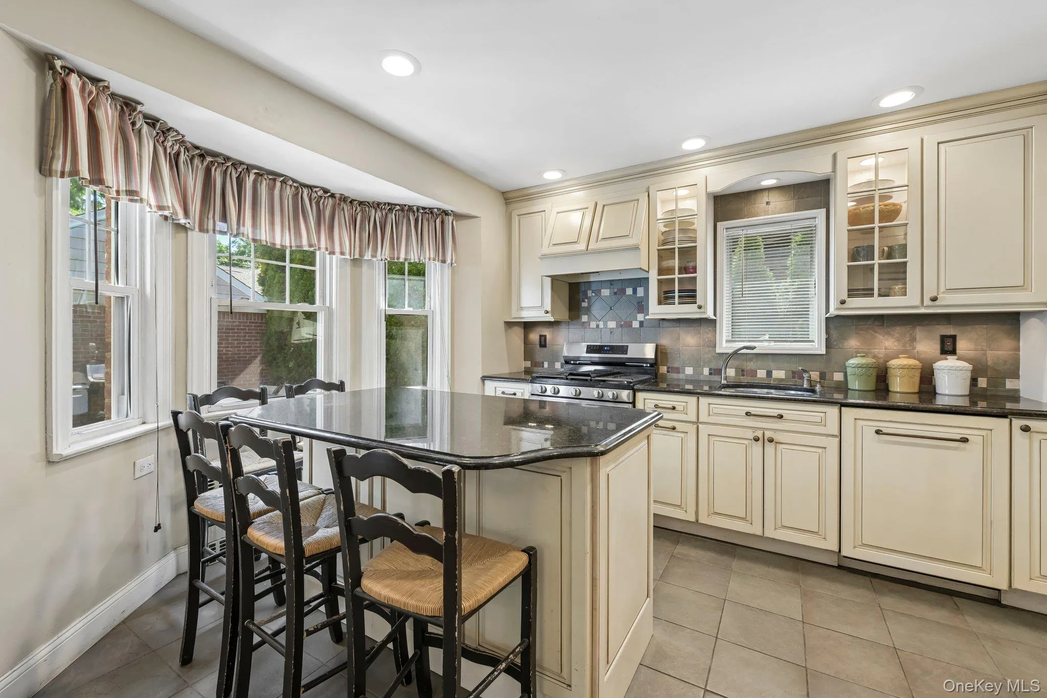 131 Floral Parkway, Hempstead, NY, 3 Bedrooms Bedrooms, 6 Rooms Rooms,2 BathroomsBathrooms,Residential,For Rent,Floral,0,1007896 131 Floral Parkway, Hempstead, NY, 3 Bedrooms Bedrooms, 6 Rooms Rooms,2 BathroomsBathrooms,Residential,For Rent,Floral,0,1007896