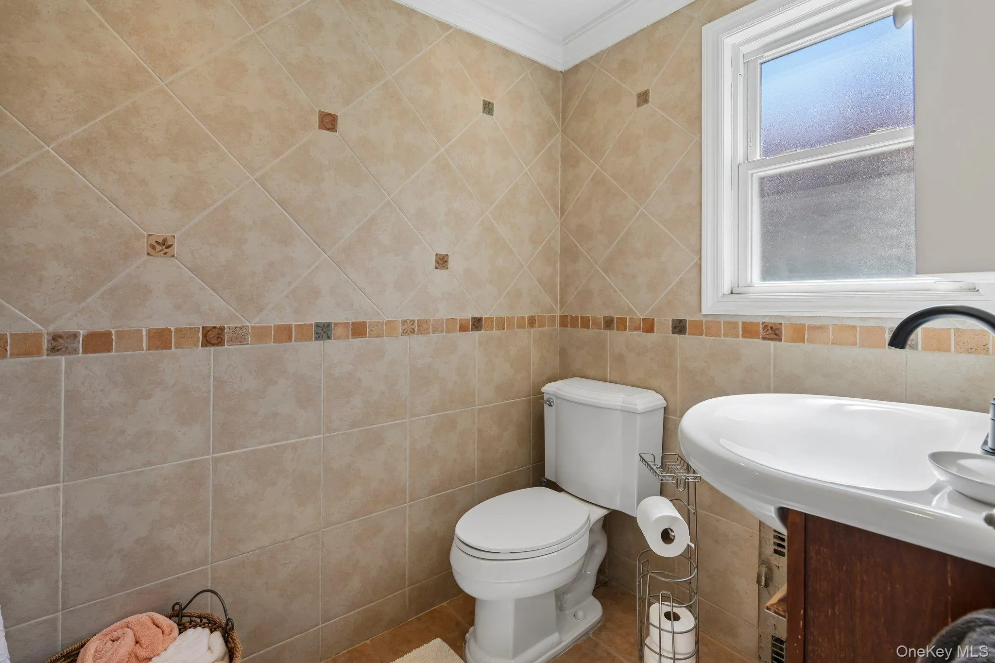 131 Floral Parkway, Hempstead, NY, 3 Bedrooms Bedrooms, 6 Rooms Rooms,2 BathroomsBathrooms,Residential,For Rent,Floral,0,1007896 131 Floral Parkway, Hempstead, NY, 3 Bedrooms Bedrooms, 6 Rooms Rooms,2 BathroomsBathrooms,Residential,For Rent,Floral,0,1007896