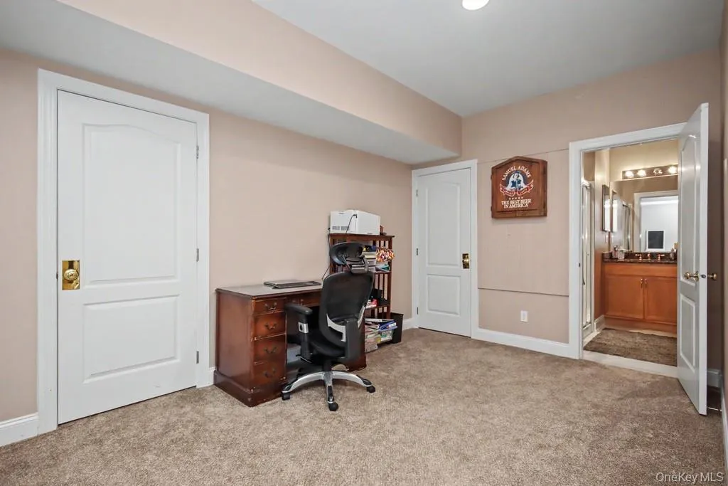 Room on Lower level has wall to wall carpet Room on Lower level has wall to wall carpet