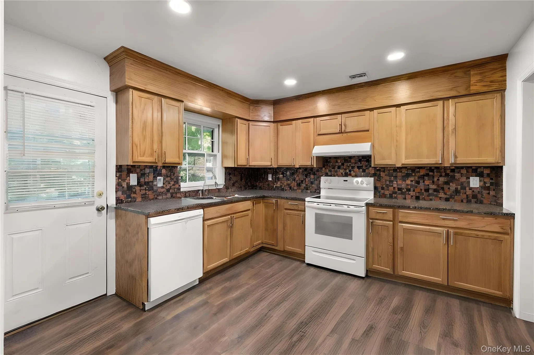 123 Lower Sheep Pasture Road, Brookhaven, NY, 3 Bedrooms Bedrooms, 8 Rooms Rooms,2 BathroomsBathrooms,Residential,For Rent,Lower Sheep Pasture,0,1007909 123 Lower Sheep Pasture Road, Brookhaven, NY, 3 Bedrooms Bedrooms, 8 Rooms Rooms,2 BathroomsBathrooms,Residential,For Rent,Lower Sheep Pasture,0,1007909