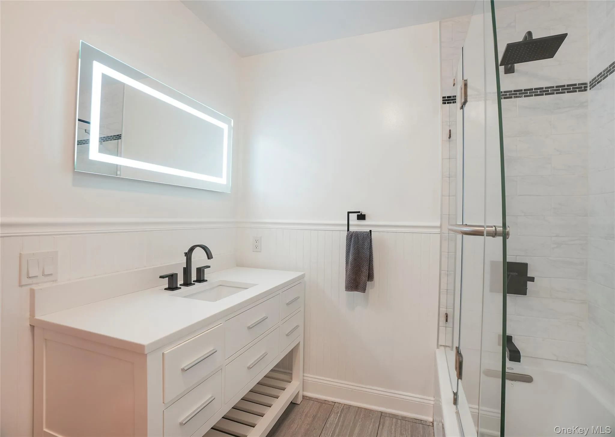 Main floor full bathroom. Main floor full bathroom.