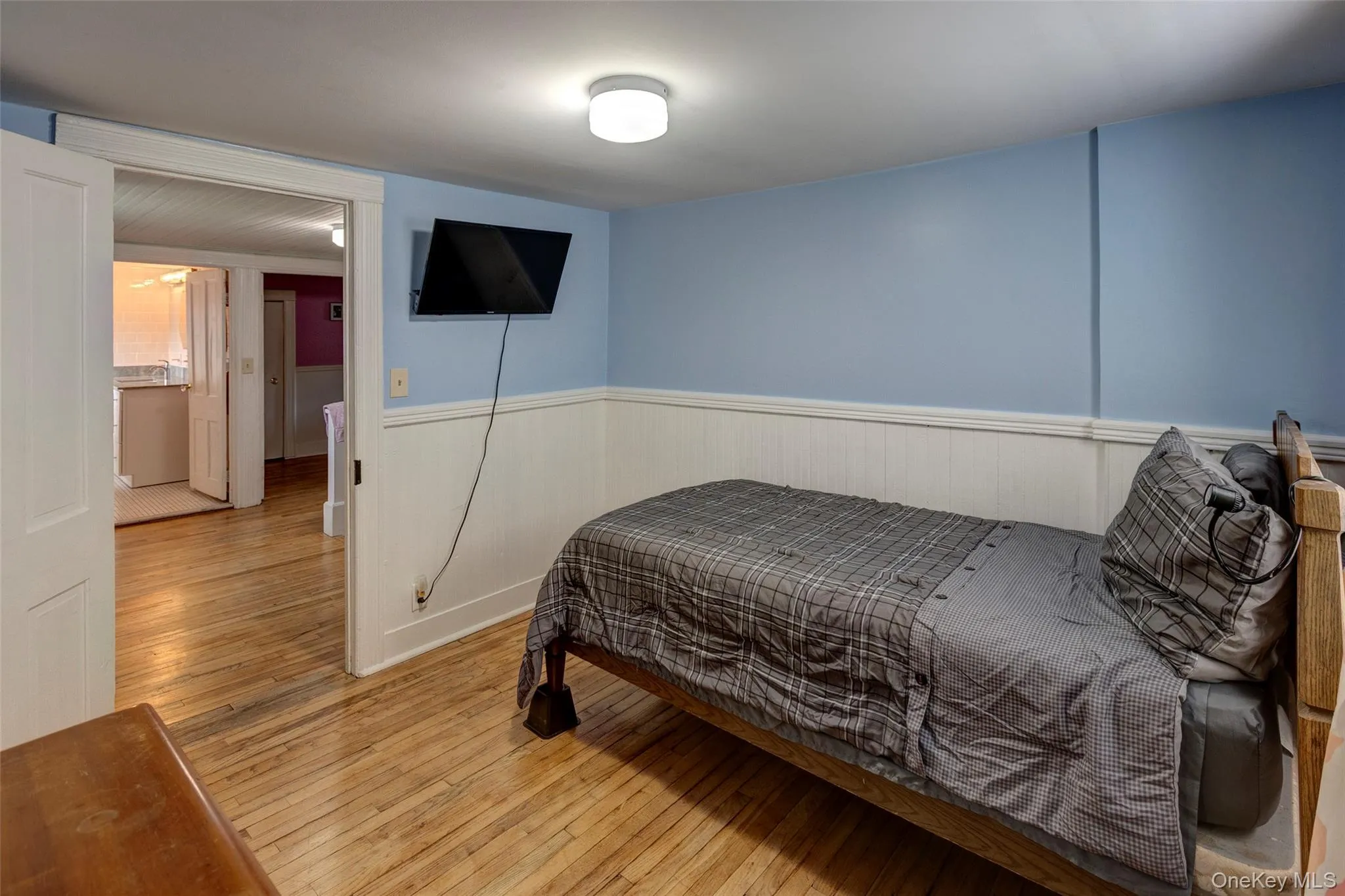 bedroom bedroom