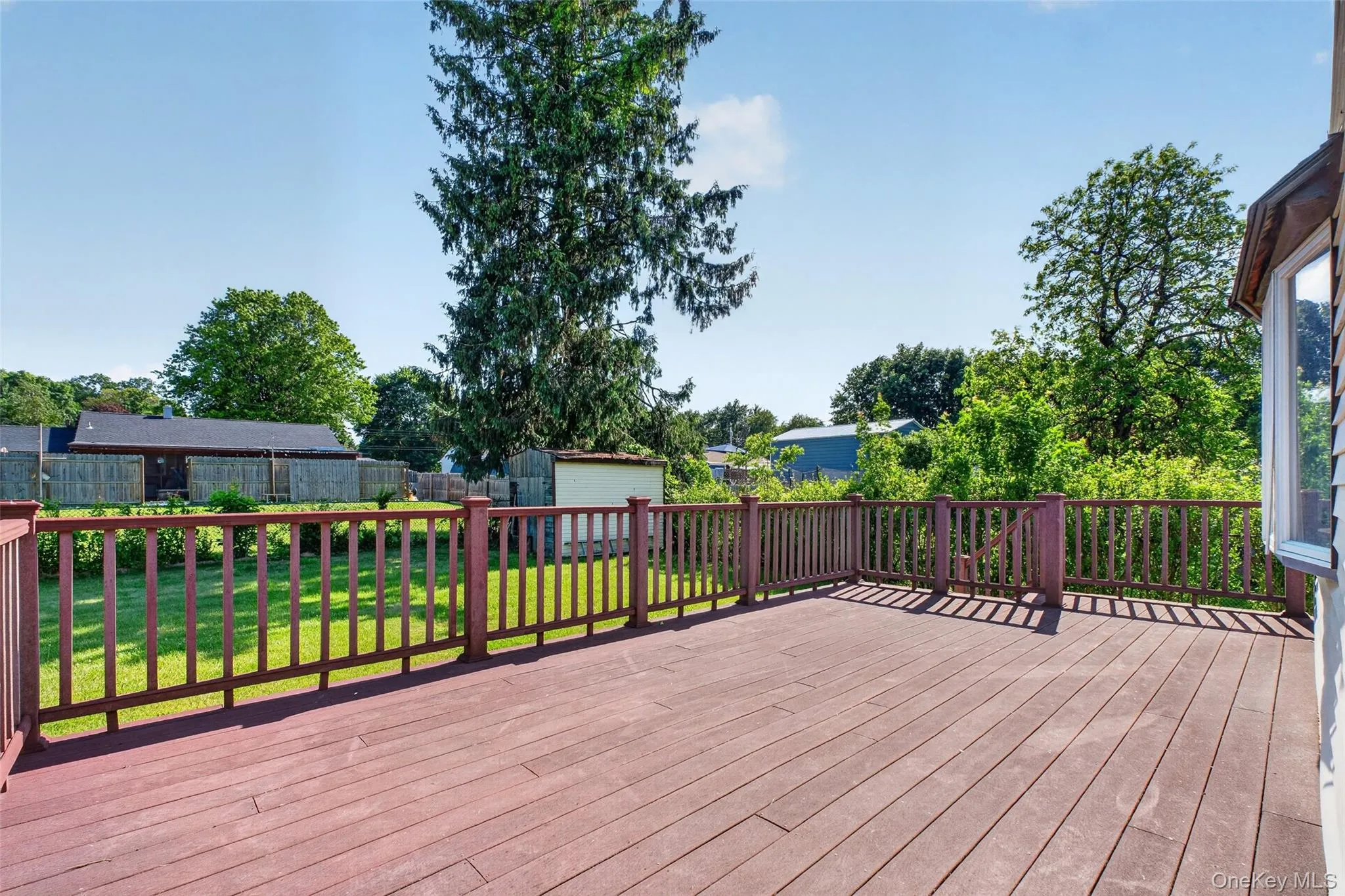 Large Trex deck, perfect for entertaining Large Trex deck, perfect for entertaining