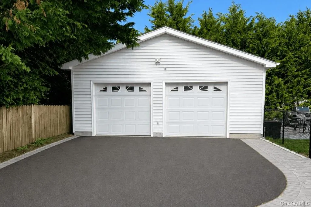 105 Sequams Lane, Islip, NY, 6 Bedrooms Bedrooms, 12 Rooms Rooms,4 BathroomsBathrooms,Residential,For Rent,Sequams,0,1007927 105 Sequams Lane, Islip, NY, 6 Bedrooms Bedrooms, 12 Rooms Rooms,4 BathroomsBathrooms,Residential,For Rent,Sequams,0,1007927
