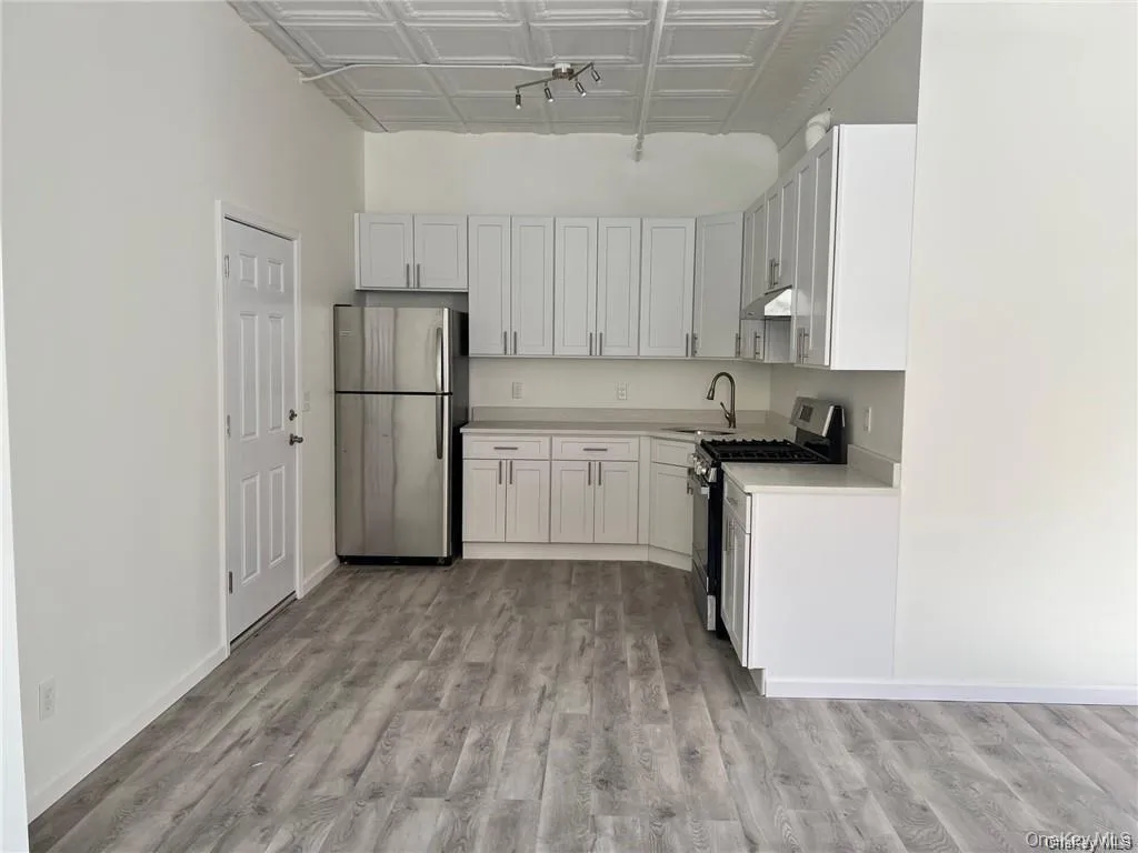 102 North Street, Middletown, NY, 2 Bedrooms Bedrooms, 4 Rooms Rooms,1 BathroomBathrooms,Residential Lease,For Rent,North,0,1007930 102 North Street, Middletown, NY, 2 Bedrooms Bedrooms, 4 Rooms Rooms,1 BathroomBathrooms,Residential Lease,For Rent,North,0,1007930