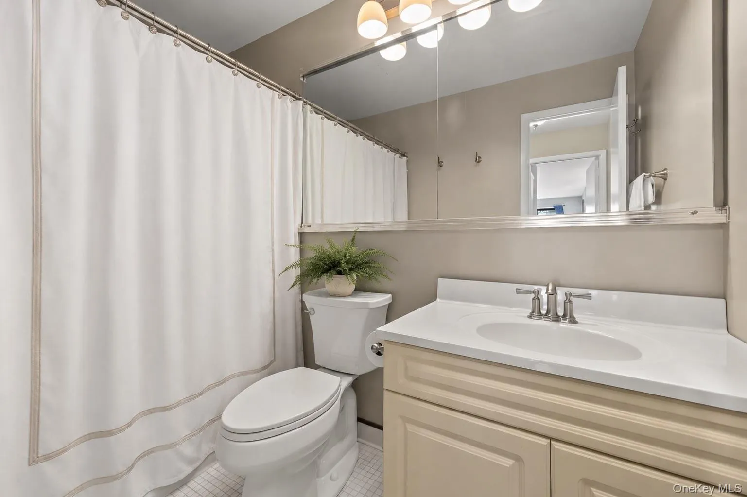 89 Broadway, White Plains, NY, 3 Bedrooms Bedrooms, 6 Rooms Rooms,2 BathroomsBathrooms,Residential,For Rent,Broadway,0,1007932 89 Broadway, White Plains, NY, 3 Bedrooms Bedrooms, 6 Rooms Rooms,2 BathroomsBathrooms,Residential,For Rent,Broadway,0,1007932