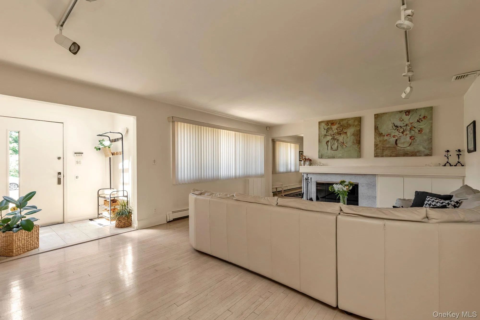 25 Linden Lane, Hempstead, NY, 3 Bedrooms Bedrooms, 7 Rooms Rooms,2 BathroomsBathrooms,Residential,For Rent,Linden,0,1007936 25 Linden Lane, Hempstead, NY, 3 Bedrooms Bedrooms, 7 Rooms Rooms,2 BathroomsBathrooms,Residential,For Rent,Linden,0,1007936