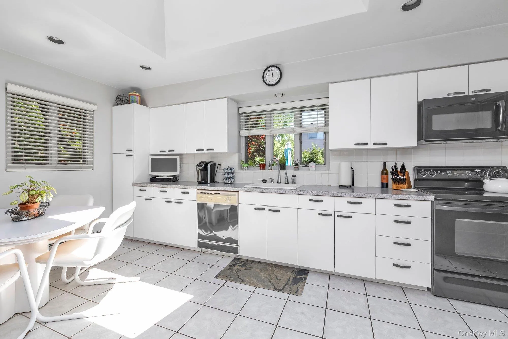 25 Linden Lane, Hempstead, NY, 3 Bedrooms Bedrooms, 7 Rooms Rooms,2 BathroomsBathrooms,Residential,For Rent,Linden,0,1007936 25 Linden Lane, Hempstead, NY, 3 Bedrooms Bedrooms, 7 Rooms Rooms,2 BathroomsBathrooms,Residential,For Rent,Linden,0,1007936