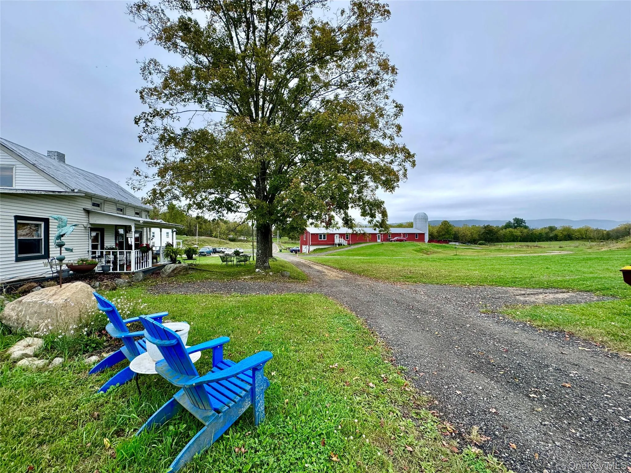 Wonderful panoramic views of the farm and barn! Wonderful panoramic views of the farm and barn!