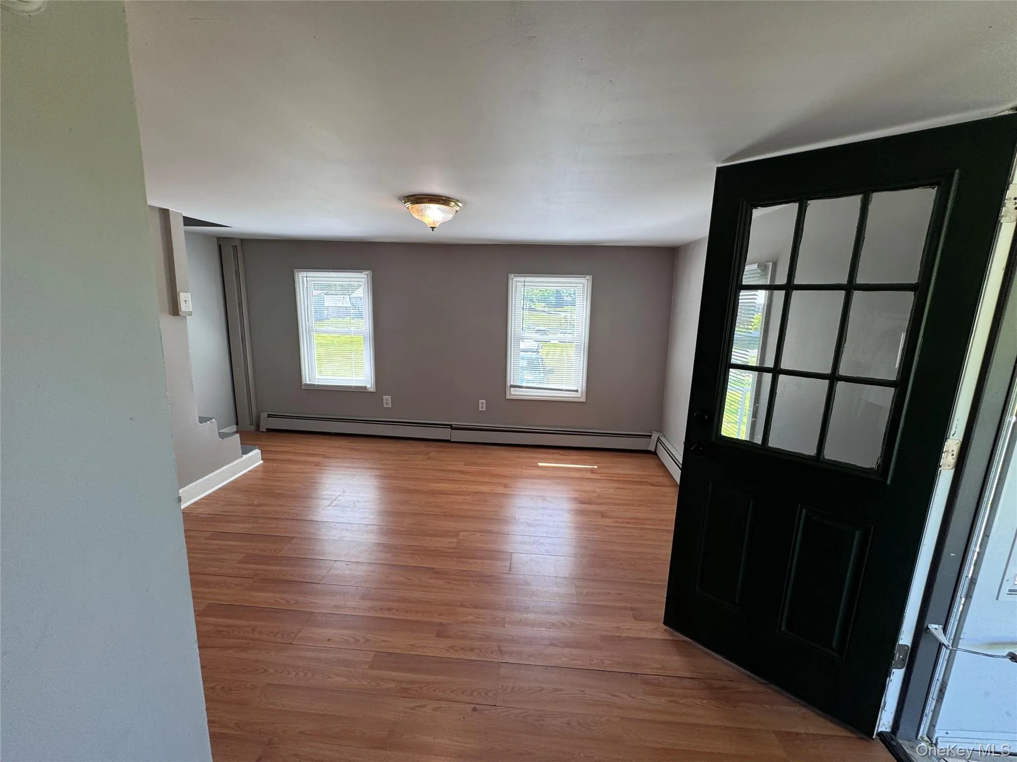 Front entry into living/kitchen area. Front entry into living/kitchen area.